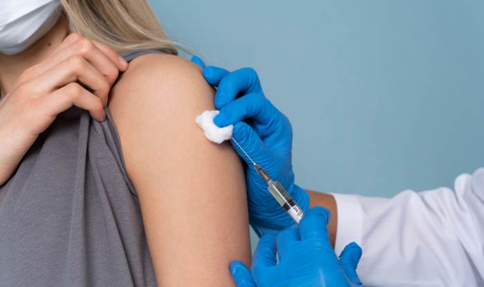 Phụ nữ tiêm vắc xin HPV để phòng ngừa ung thư cổ tử cung
