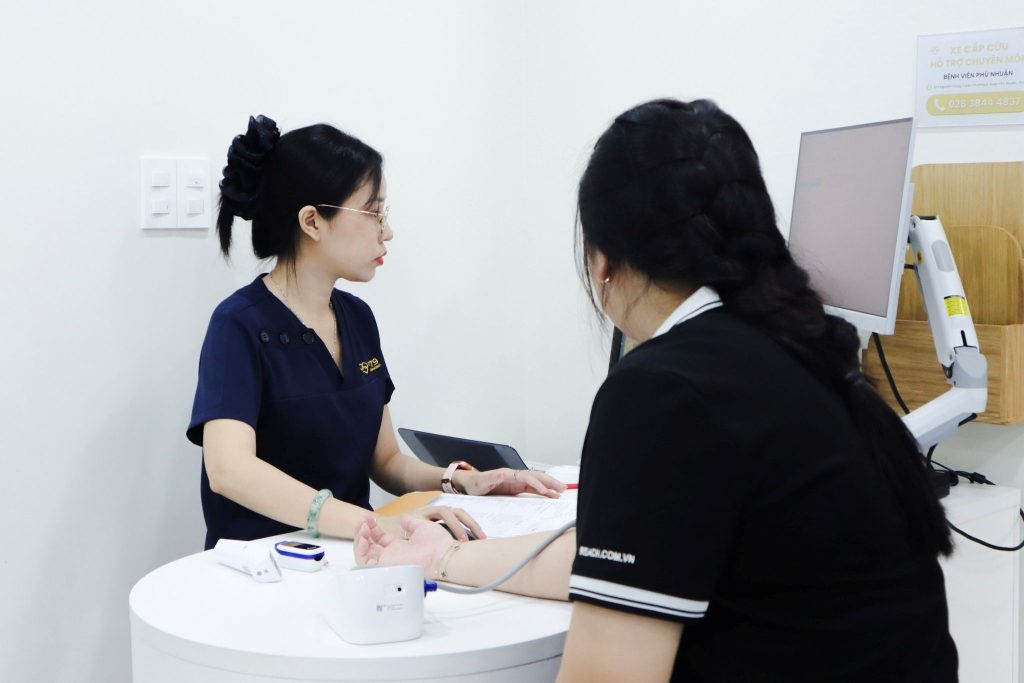 Tiến hành đo huyết áp tại SP79